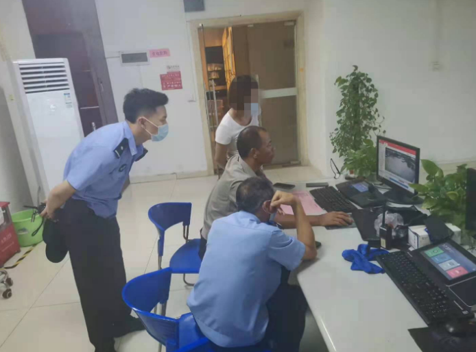 兄妹结伴偷溜回乡 民警驾车跨市寻回