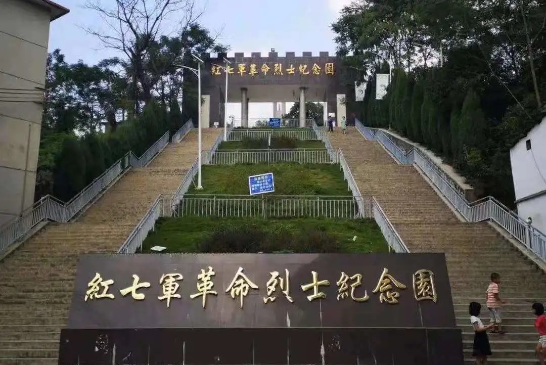 青囊育梦|接受党性教育，感受红色洗礼