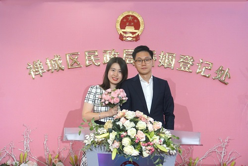 &ldquo;跟他在一起很幸福&rdquo;，七夕他们甜蜜领证