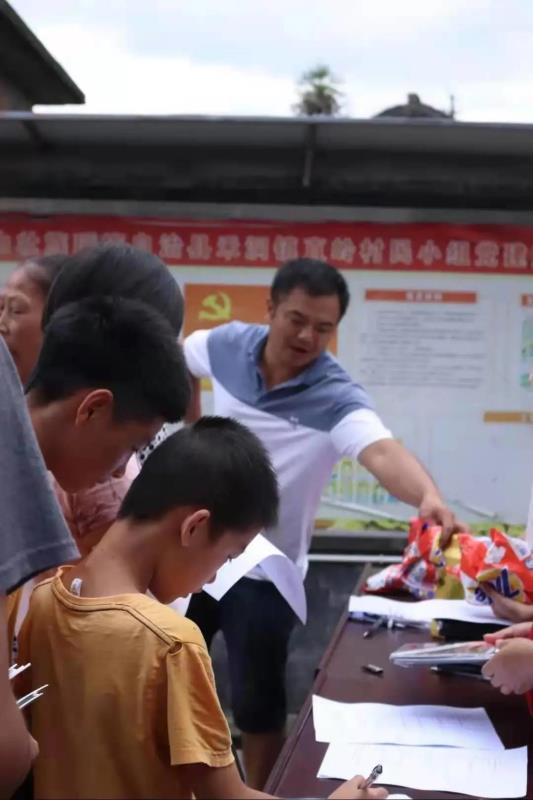 人物故事|&ldquo;为人民做实事，为村民排忧解难&rdquo;