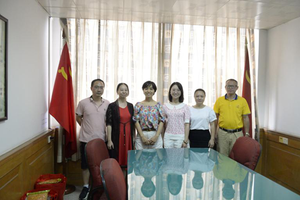 深情系教师，慰问暖人心&mdash;&mdash;学校工会开展教师节慰问活动