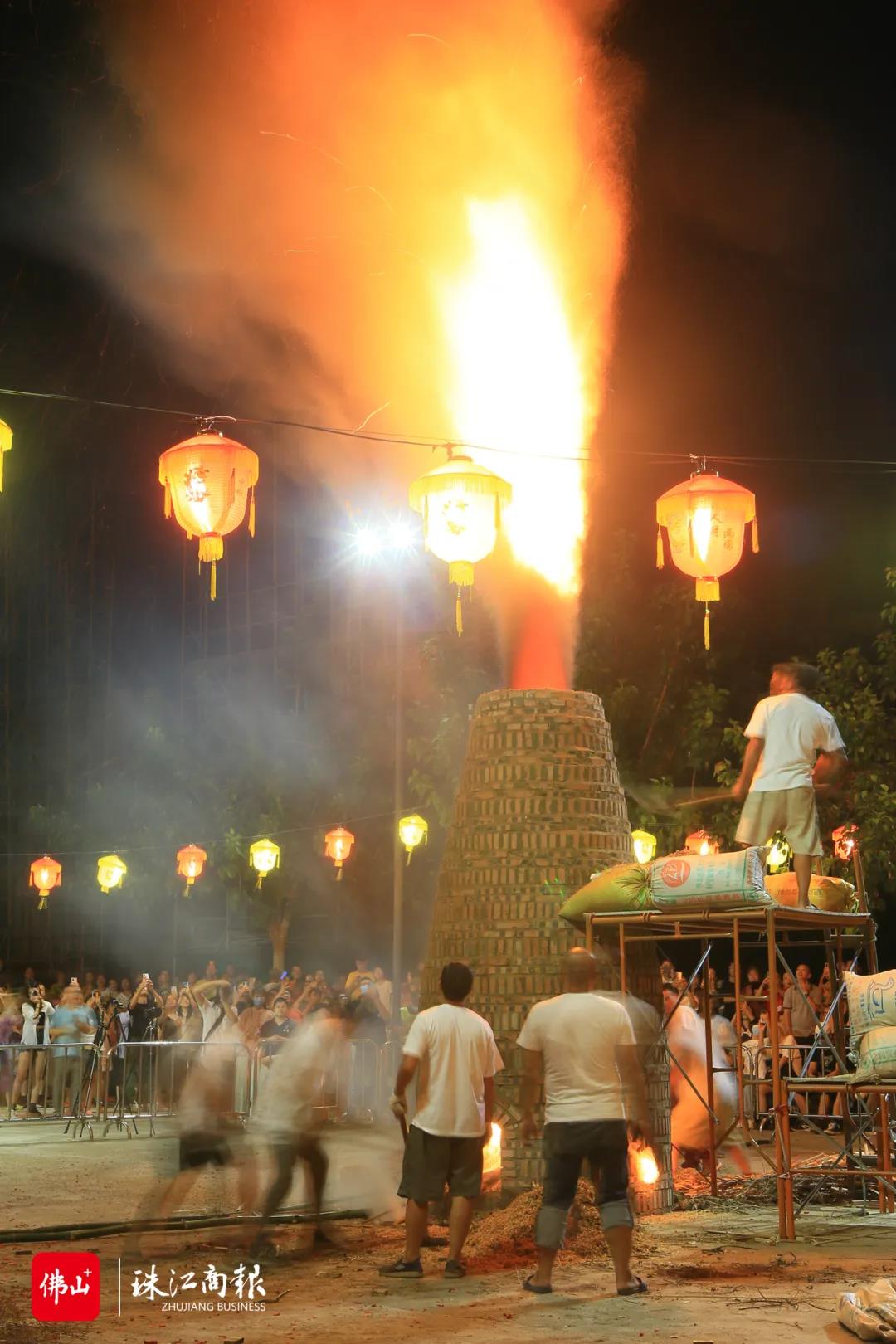 红红火火！顺德青田村中秋夜&ldquo;烧奔塔&rdquo;，场面震撼！
