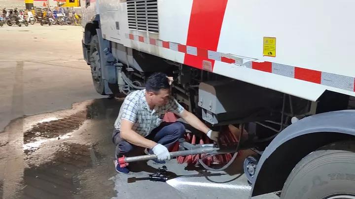 学好人 | 平凡环卫工变身&ldquo;救火英雄&rdquo;！他的故事不简单&rarr;