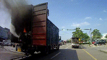 南海街头出现一辆&ldquo;火车&rdquo;！被拦停后，司机十分诧异&hellip;&hellip;