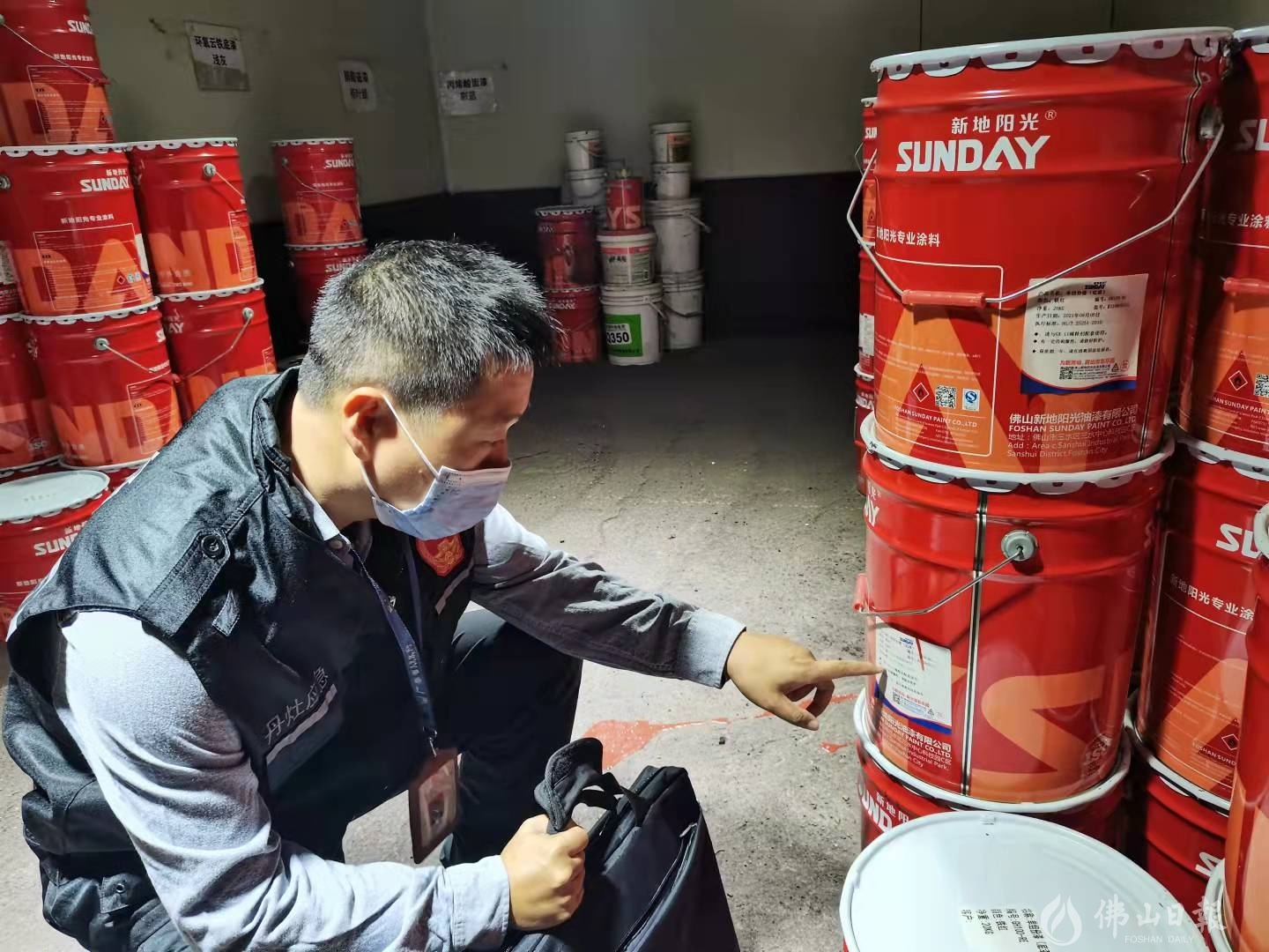 陈基荣 悉心执法除隐患 用情劝导保平安