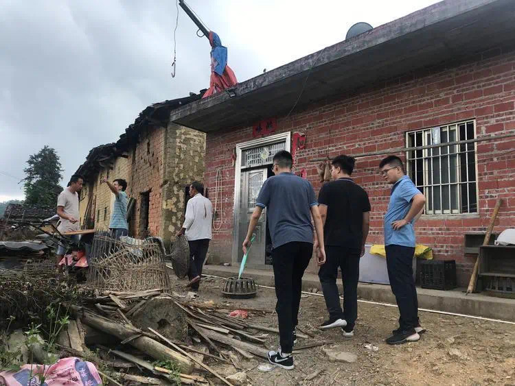 一个都不能少！低保家庭少年在南庄镇帮助下重返校园