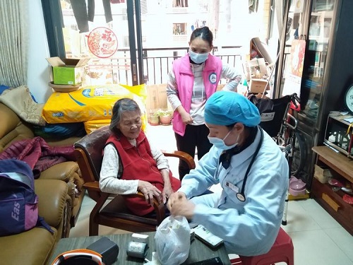 急！老人照顾卧床女儿晕倒，社工人员紧急救助&hellip;&hellip;