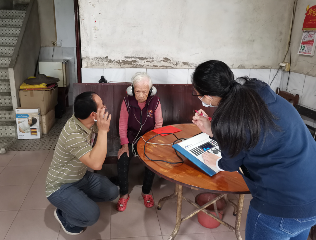为烈属送助听器、组织老兵志愿者整治环境