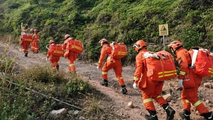 佛山市森林消防综合救援队前往鹤山开展森林消防联合演练