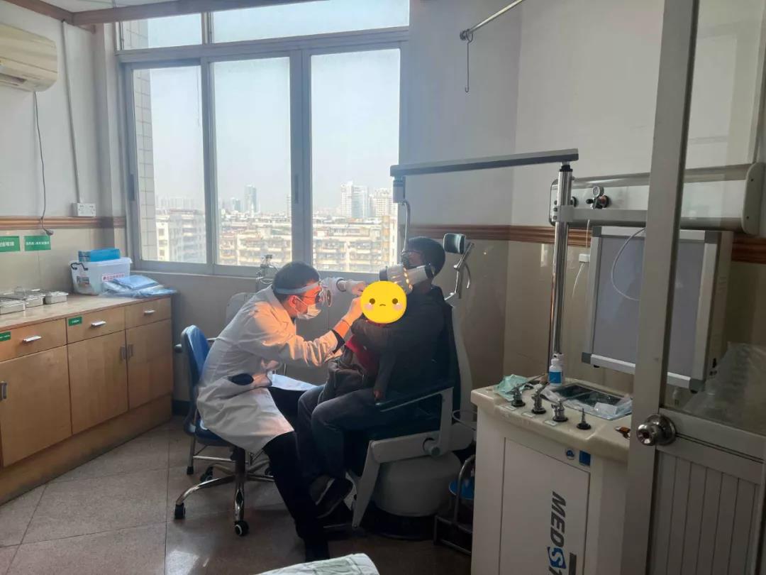 太危险！家长一不留神，孩子做出吓人举动&hellip;&hellip;