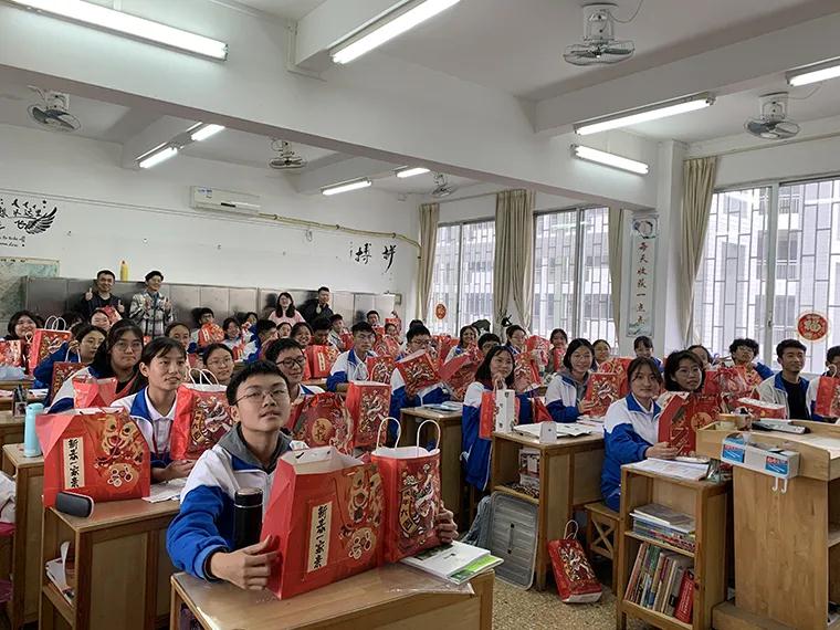 佳节尚文明，志愿服务暖人心！
