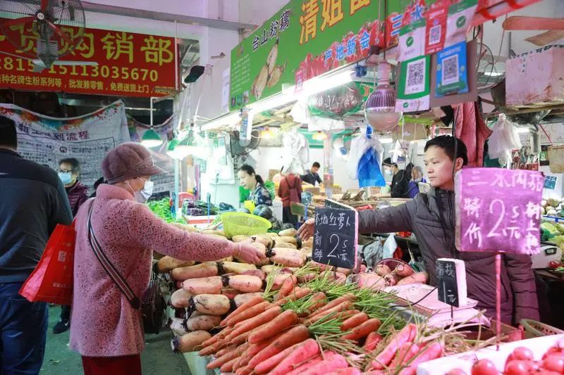 年节意头产品供应足，价格平稳市民采购忙