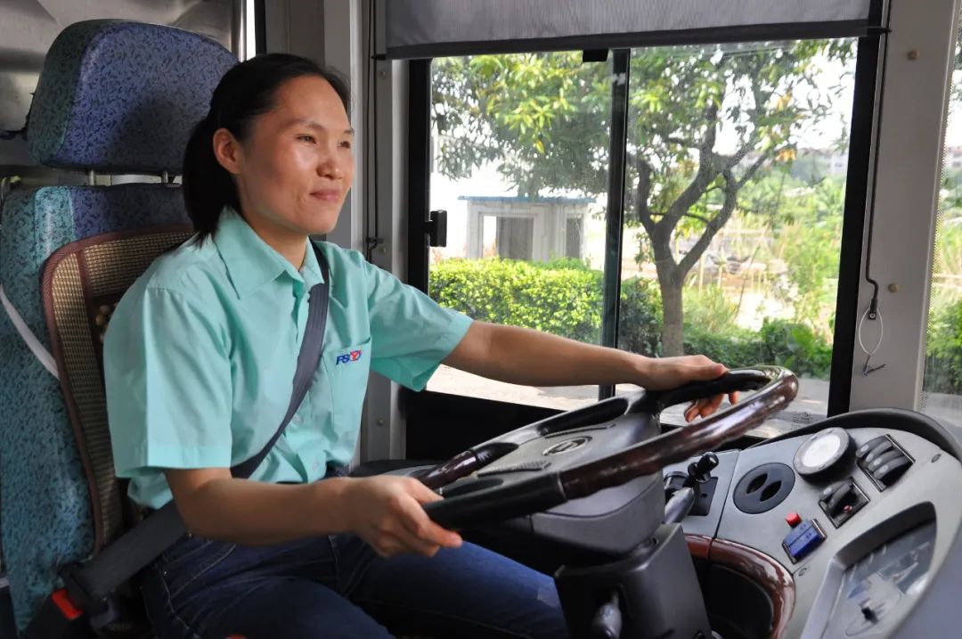 学好人 | 乐于助人，她是待人如亲的优秀女驾驶员
