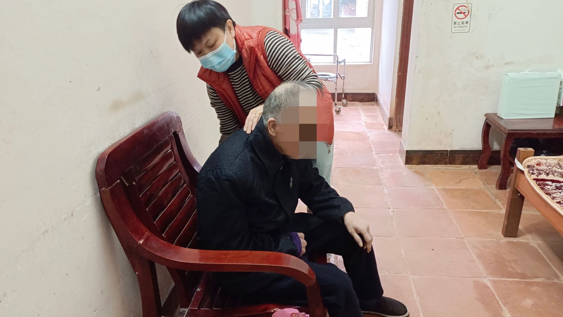 白坭镇敬老院院长李世芳：坚守15年，专职照顾老人是她梦想