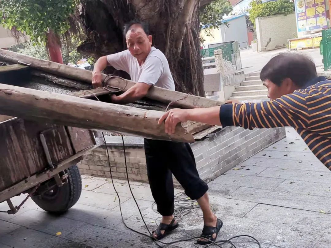 生死瞬间，70岁老人一连两天英勇下水救人！