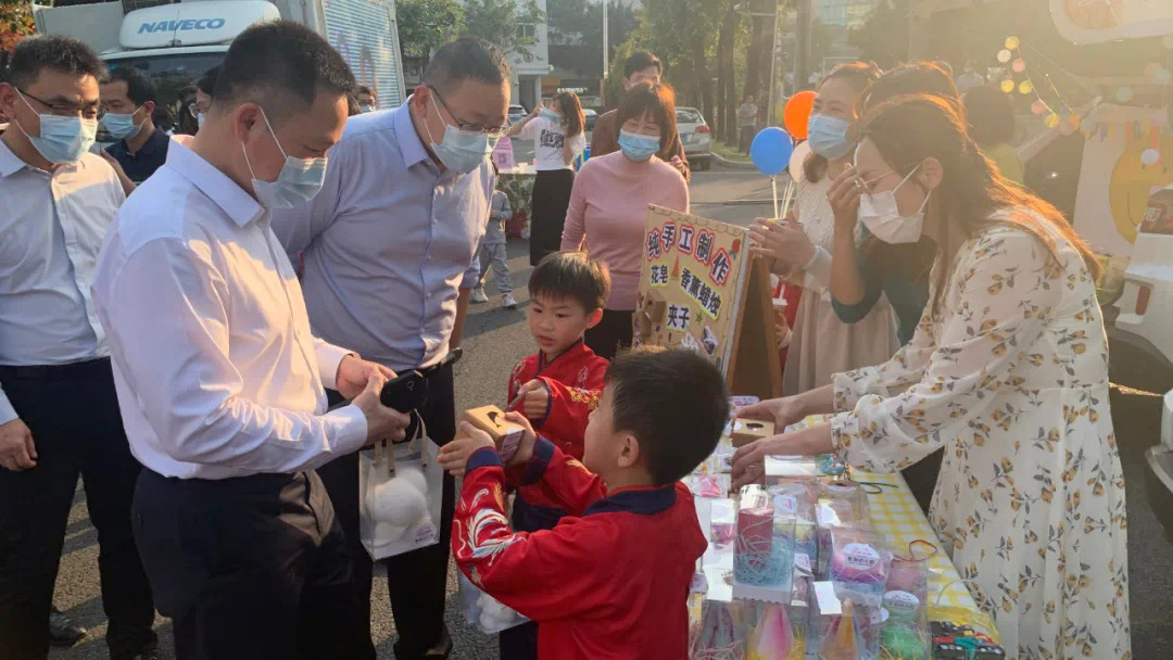 为爱&ldquo;箱遇&rdquo;&mdash;&mdash;南庄镇机关举办车尾箱集市义卖活动