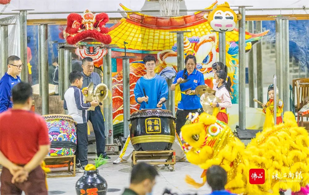 非遗文化 | 飒！佛山这个龙狮团的&ldquo;银发舞者&rdquo;够帅