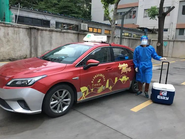  &ldquo;驶&rdquo;命必达！佛山的哥变身核酸检测样本&ldquo;保镖&rdquo;