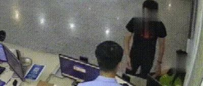 看到妻子深陷诈骗，丈夫带她来到了派出所&hellip;&hellip;