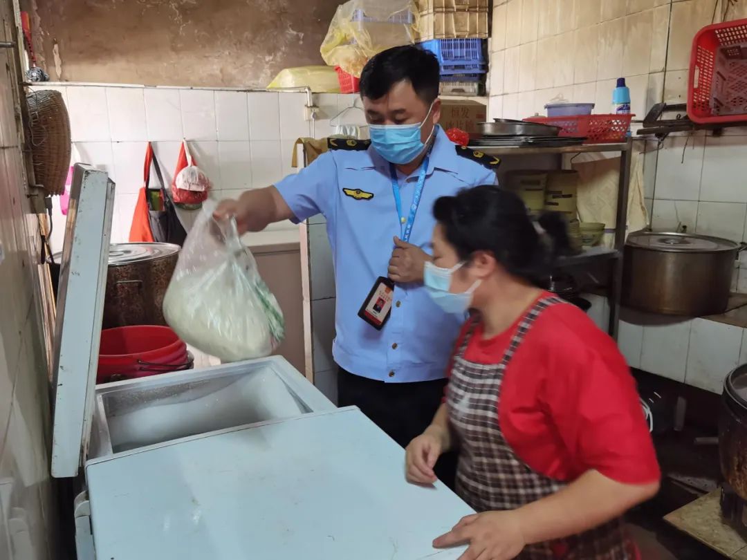 三级联动！突击开展食品安全专项检查行动