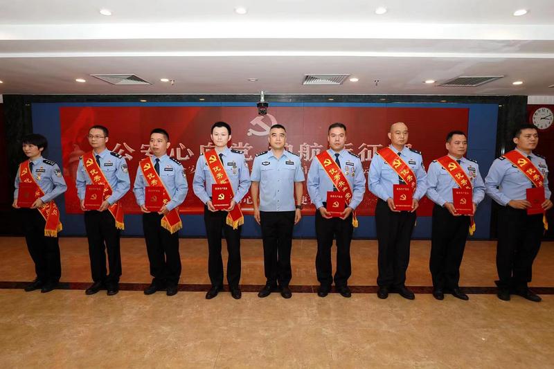 平凡却闪光！这是来自南海公安的榜样力量！