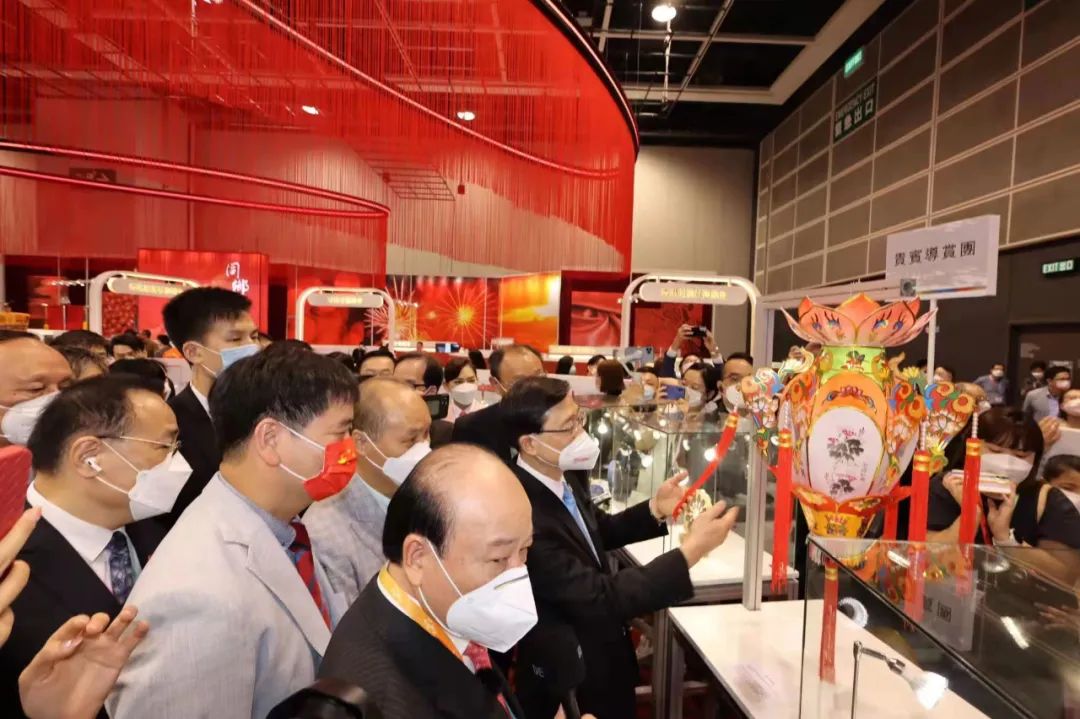 香港&ldquo;同乡文化名胜展&rdquo;展出佛山非遗作品