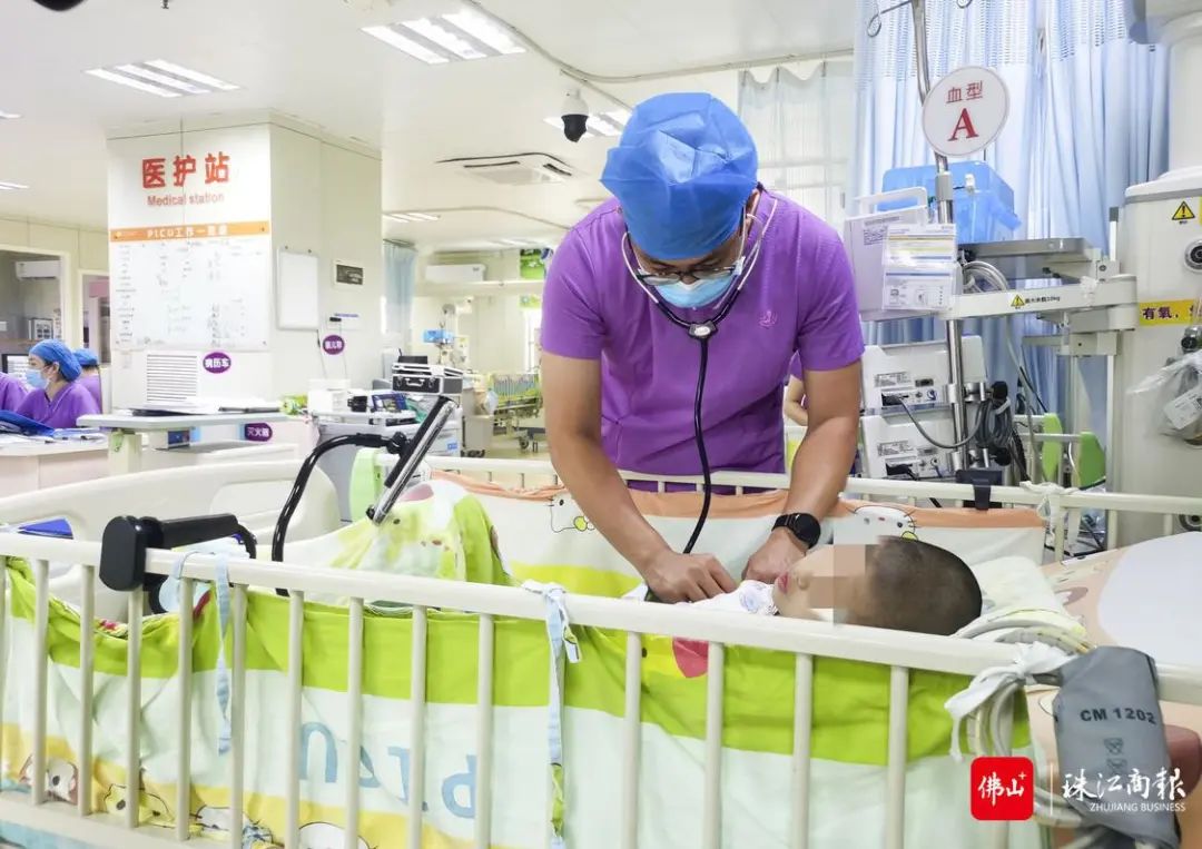 9岁女孩小区游泳溺水，救生员教科书式施救挽回一条命