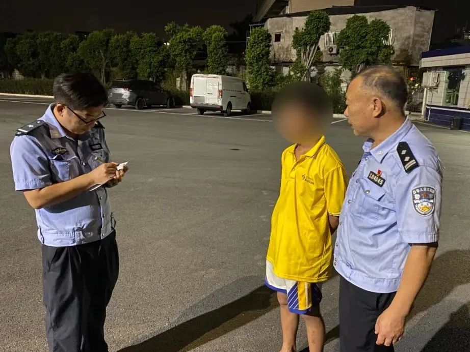 深夜，一名男孩推着车走向民警，一问才知道&hellip;&hellip;