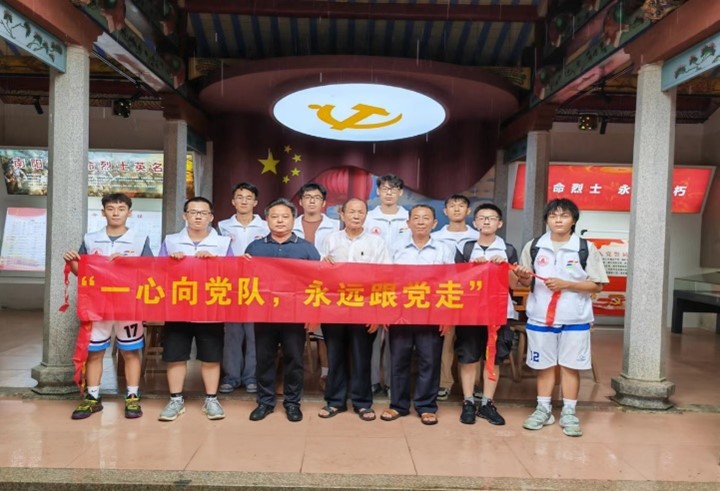 走进红色革命，学习革命精神