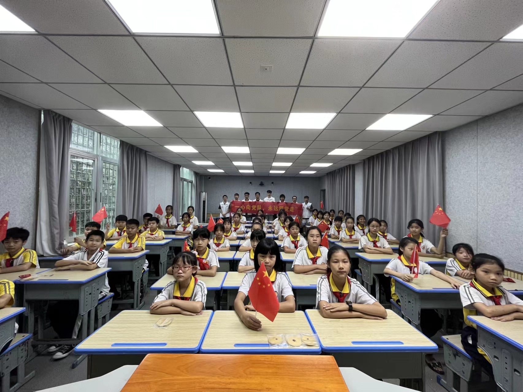 进船埔小学，播红色种子