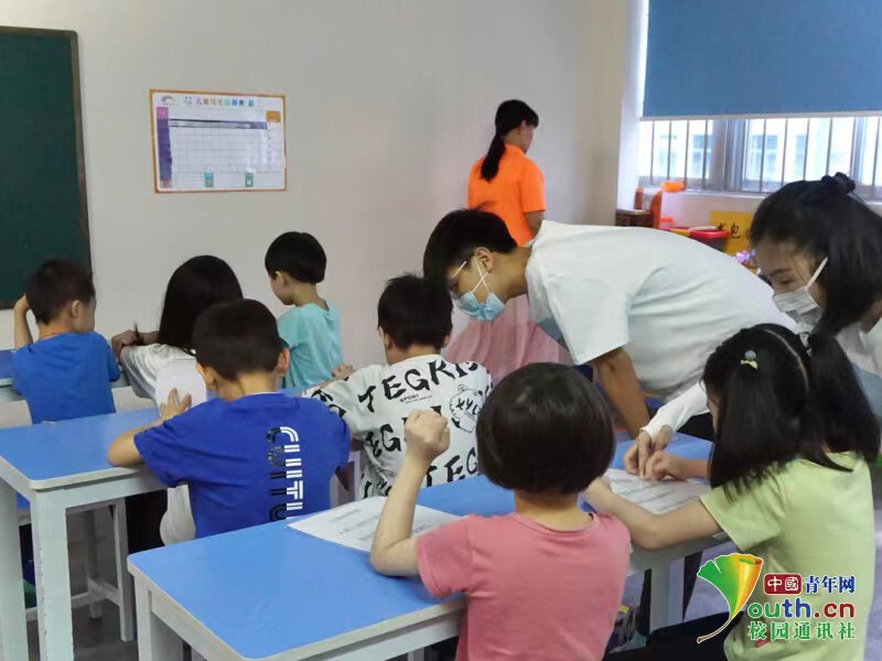 佛山学子三下乡:走进特殊教育课堂