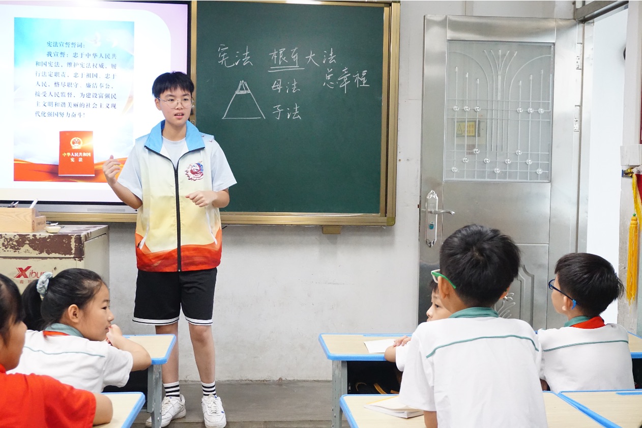 三下乡进行时：高举宪法旗帜，红色薪火相传
