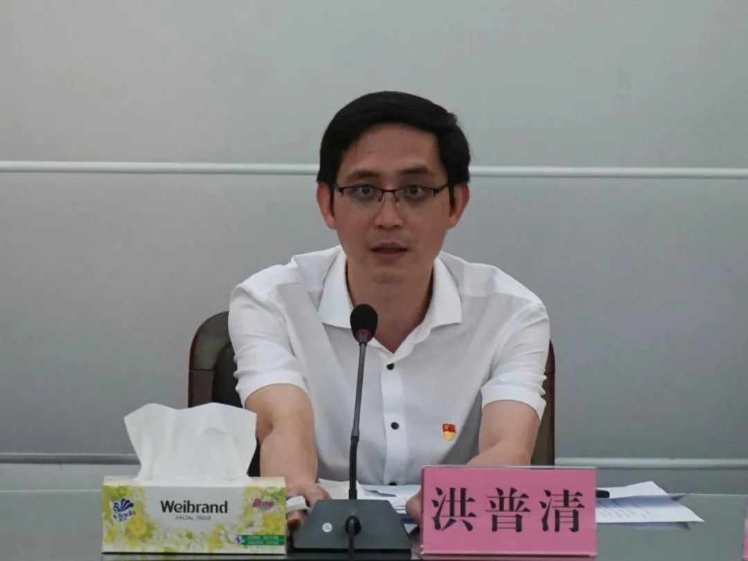 白坭镇召开青年干部座谈会