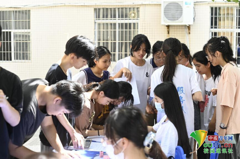 佛山学子三下乡:赴约覃巴中学，牵手莘莘学子