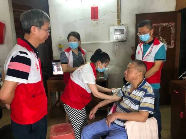 &ldquo;益&rdquo;起牵手，送爱到家，西樵樵园上门为病弱老兵送健康
