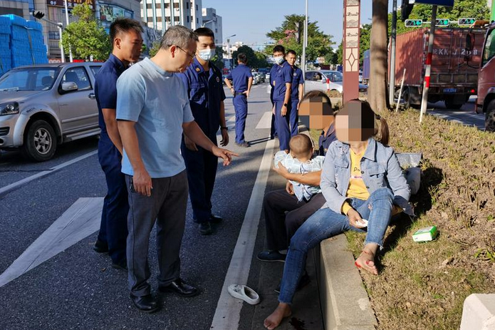 老民警上班迟到，同事却竖起大拇指，背后原因是&hellip;&hellip;