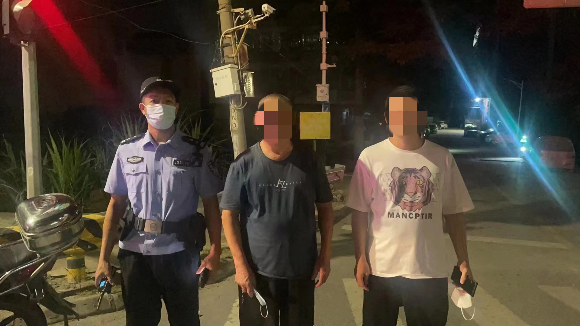 老伯坐错车迷路西樵民警助归家