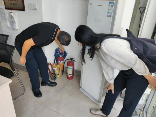 狠抓疫情防控和安全生产 市纪委监委在行动