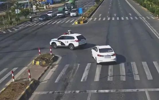 &ldquo;跟着警车走，注意安全！&rdquo; | 有温度的安全感