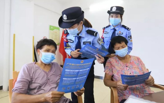 &ldquo;双十一&rdquo;来临 &ldquo;木兰&rdquo;女警将&ldquo;反诈快递&rdquo;送货上岛