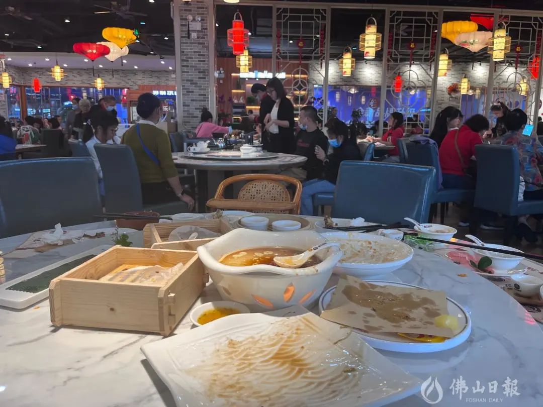 &ldquo;文明餐桌&rdquo;成共识，齐做节约粮食的追&ldquo;光&rdquo;者