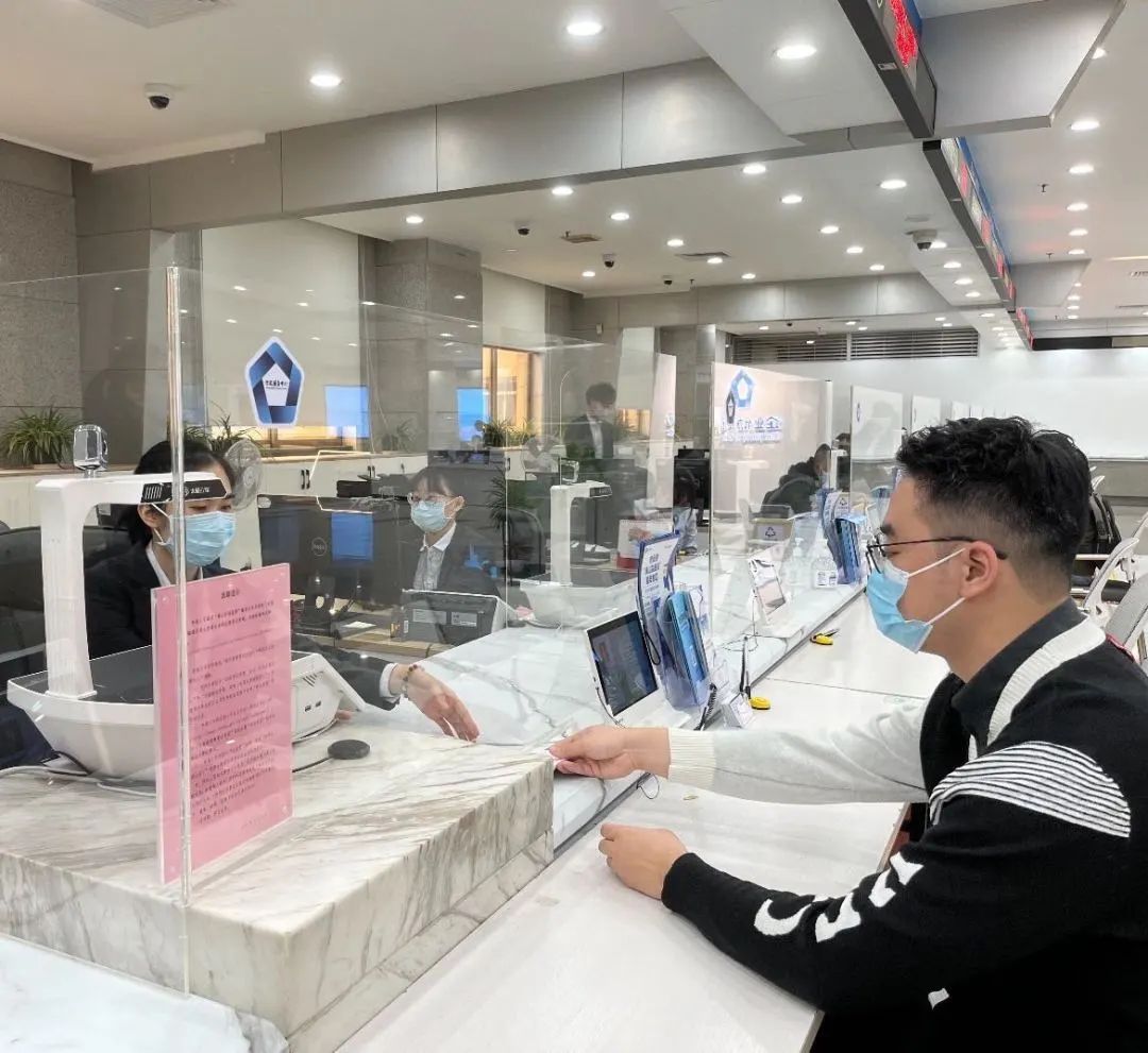全国首张连锁餐饮企业直营门店&ldquo;守信即批食品经营许可证