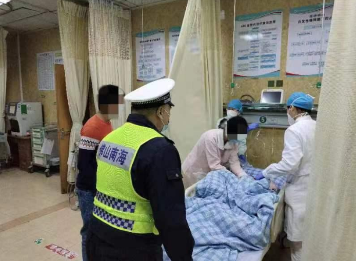 危急！高龄产妇大出血，铁骑护送下母女平安