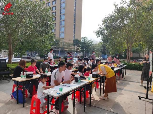 晒出&ldquo;红印记&rdquo;，狮山退役军人亲子手绘&ldquo;父母的军装照&rdquo;