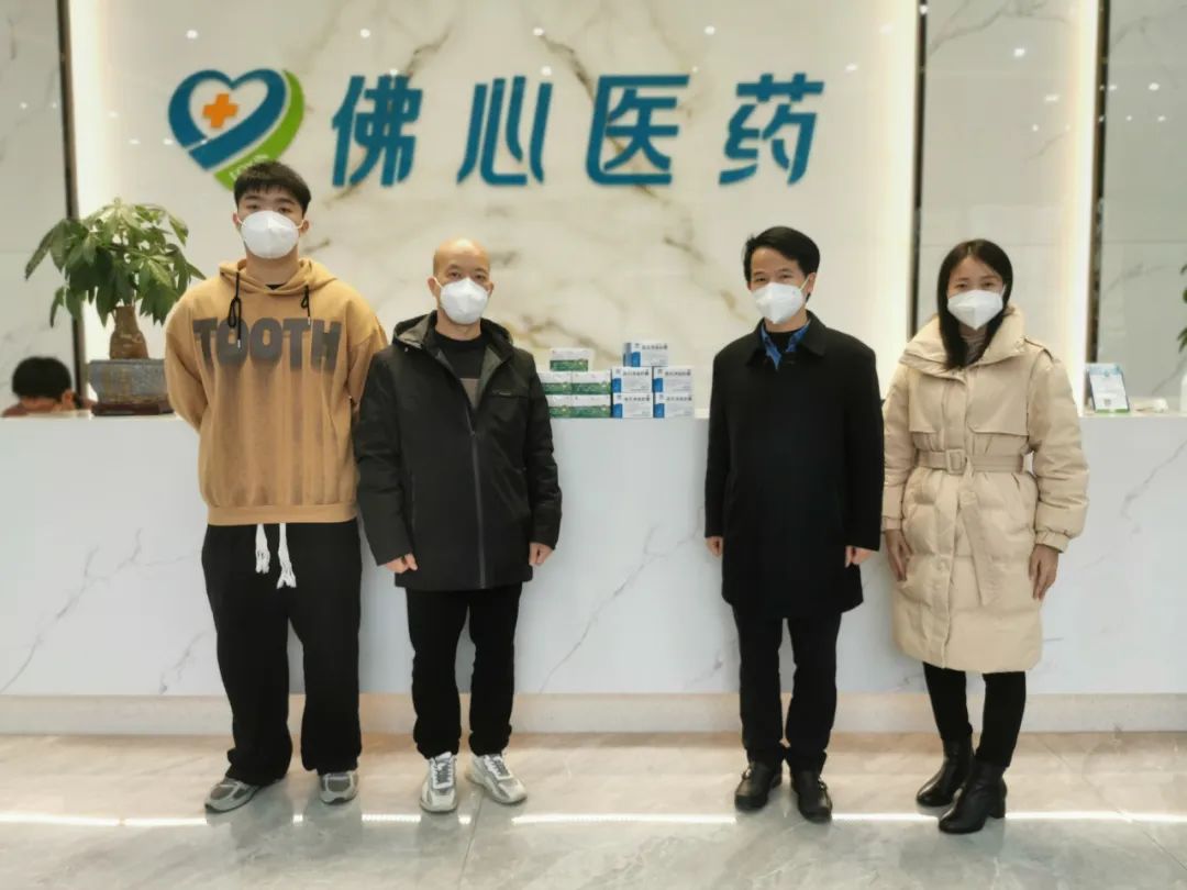 民进南海总支向西藏班学生捐赠药品
