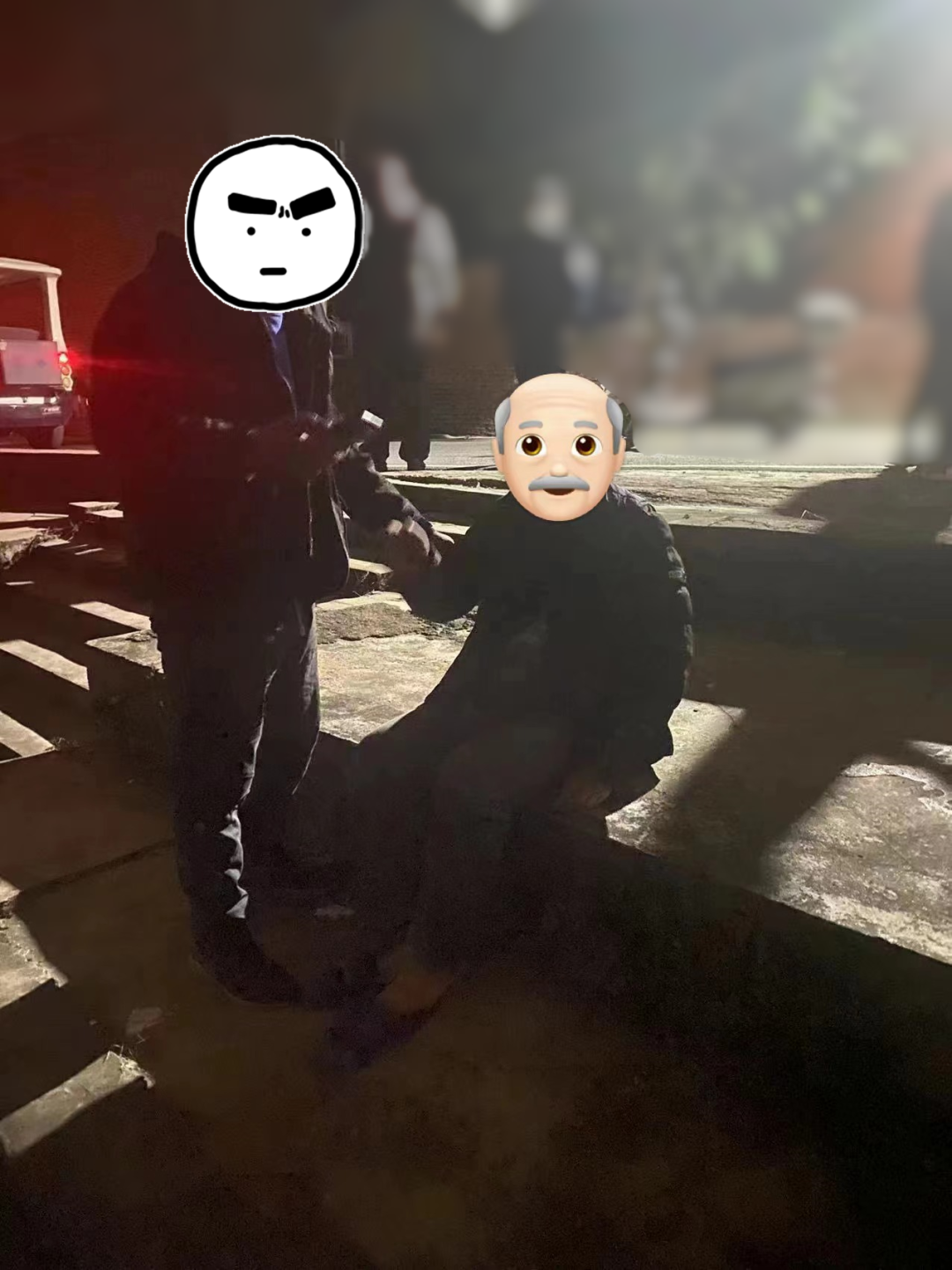 &ldquo;快过去看看，好像有人倒在地上！&rdquo;