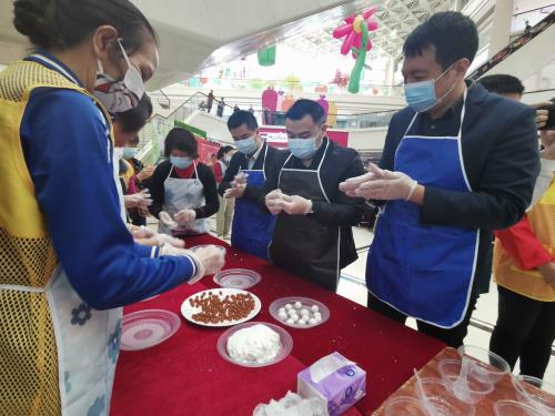 猜灯谜、赏粤曲、包汤圆&mdash;&mdash;禅城退休人员其乐融融闹元宵