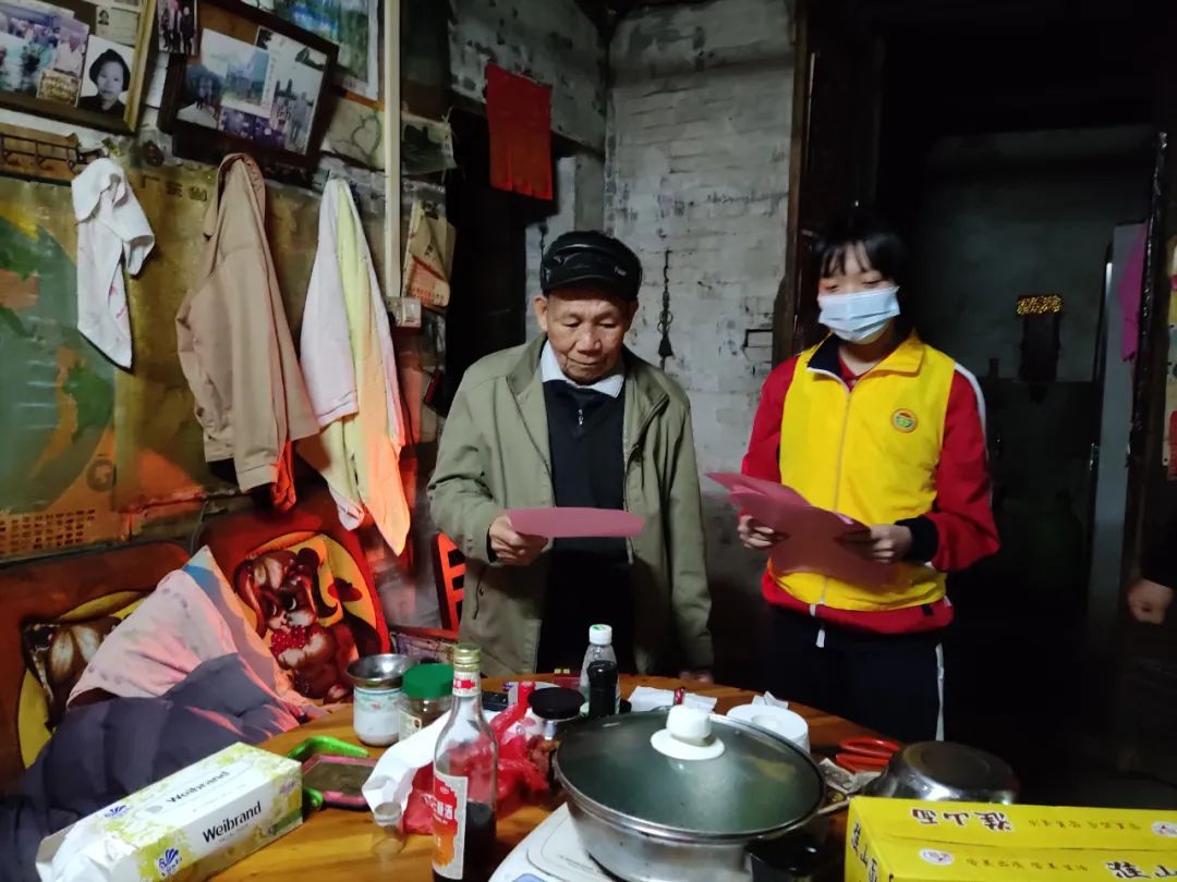 佛山新时代好少年符诗淇：绿茵显佳绩，学习展风采
