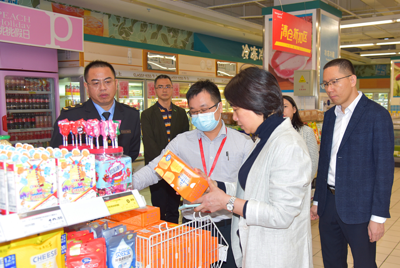 严冰：食品安全工作要时刻记在心上，扛在肩上