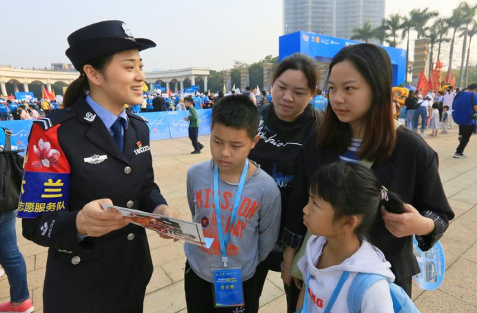 徒步融入反诈禁毒元素，&ldquo;木兰&rdquo;女警护航平安之行